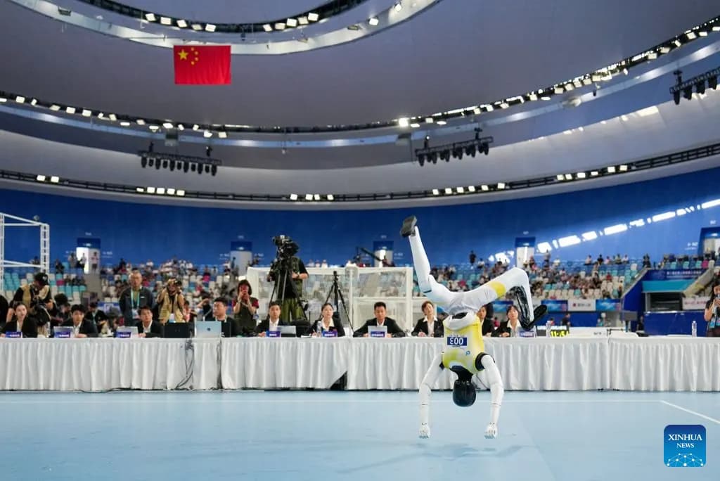 Un robot de l'équipe Chengdu AgiBot pendant l'exercice au sol